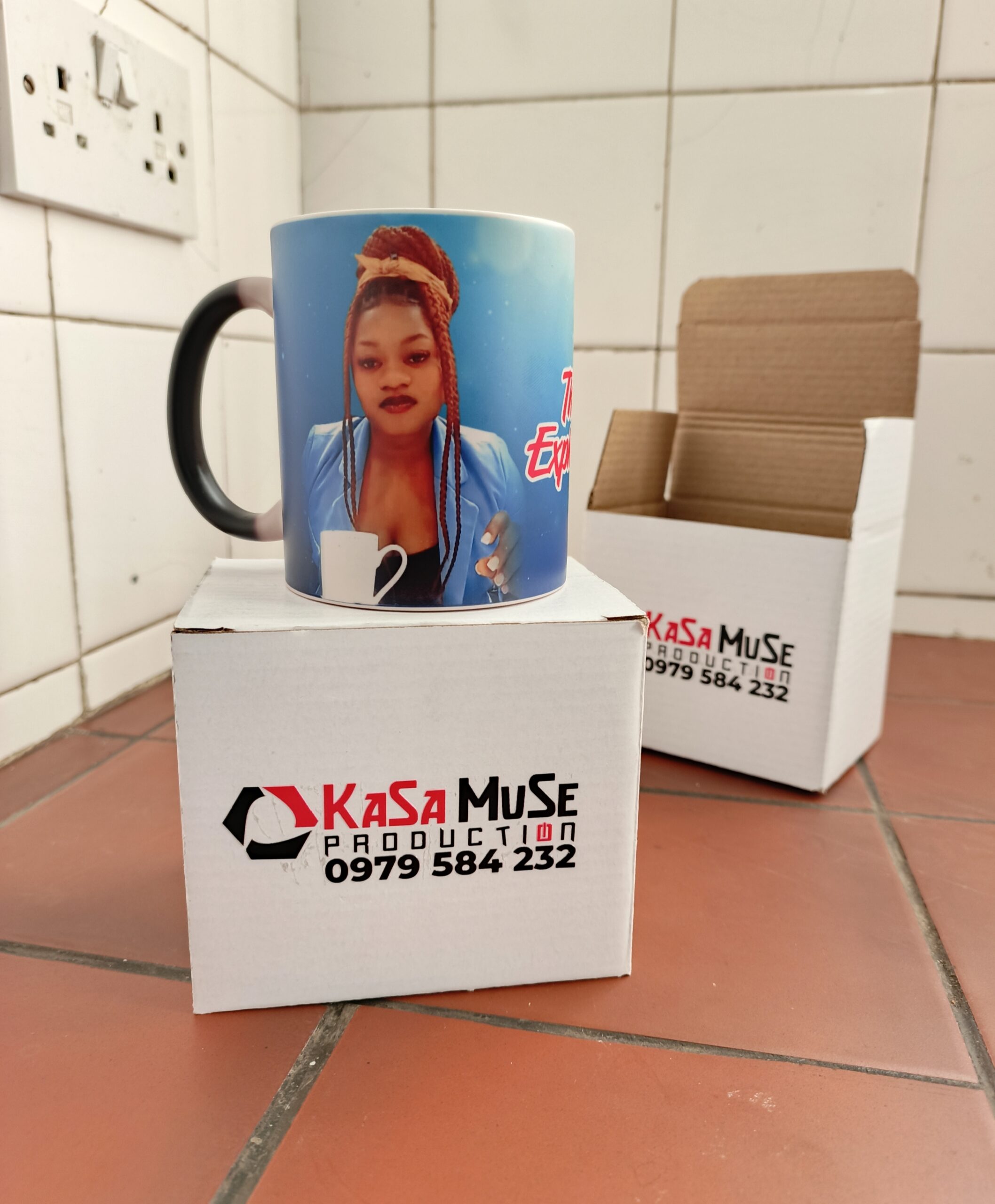 Full-colour photo mug with branded gift box produced for KaSaMuSe Production